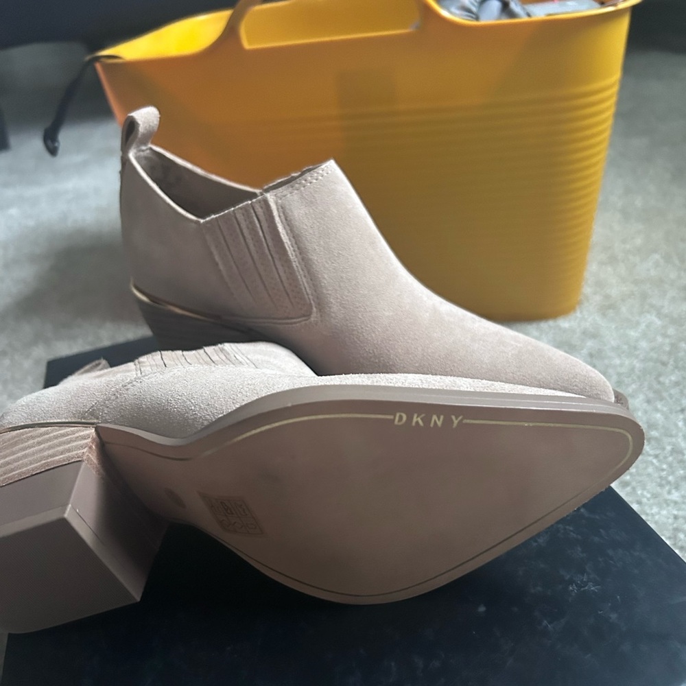DKNY BOOTIES